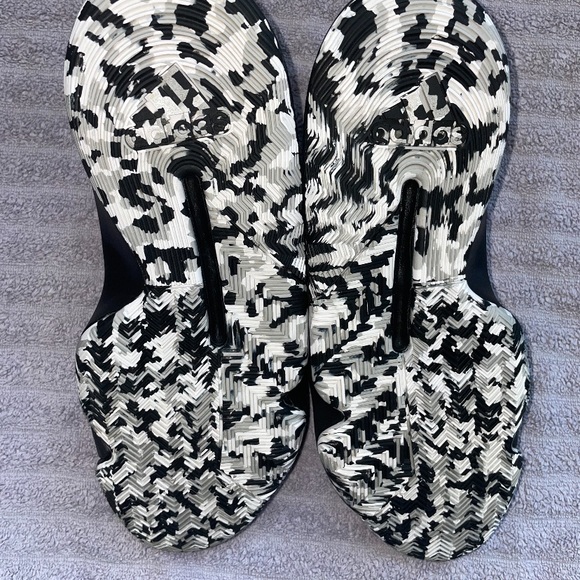 Adidas pro bounce 2019 low, black an gold sz 7 - Picture 3 of 6